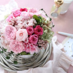 結婚祝いに贈るピンクのプリザーブドフラワーアレンジメント